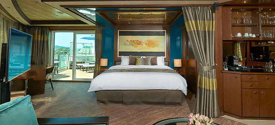 The Haven Deluxe Owner's Suite with Large Balcony