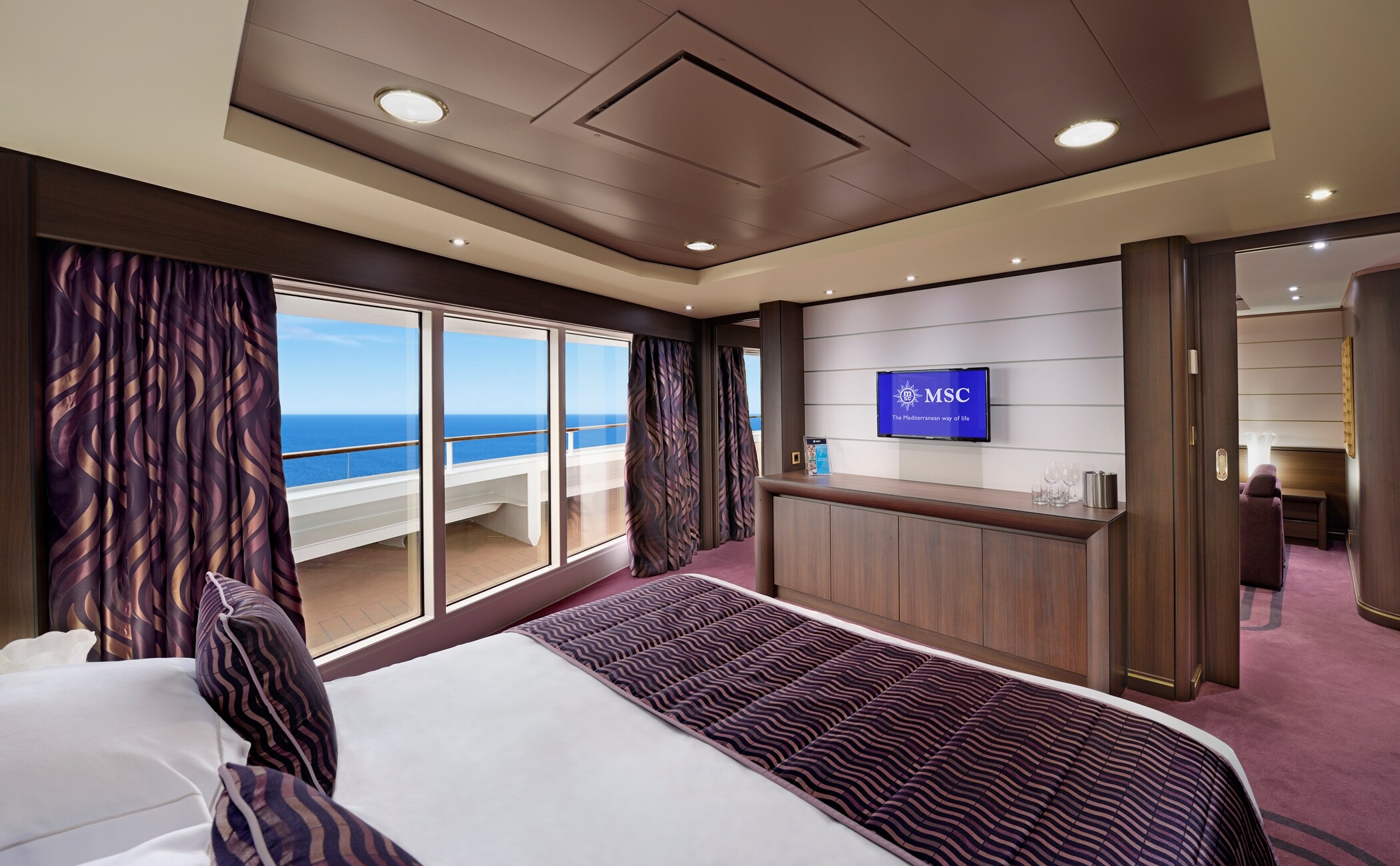 YACHT CLUB EXECUTIVE & FAMILY SUITE