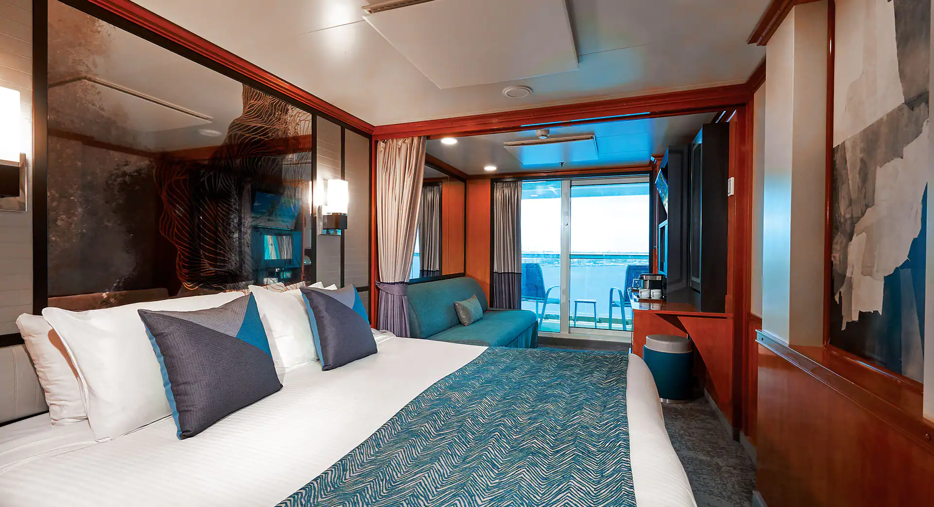 Club Balcony Suite