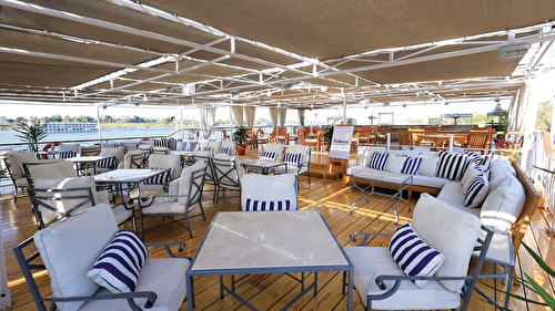 Felucca bar