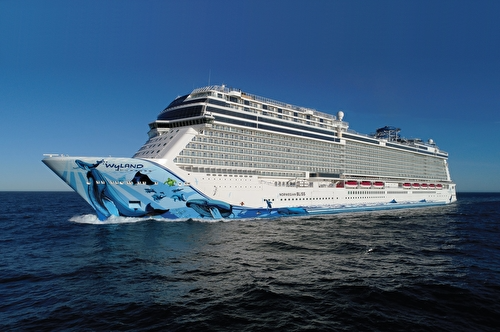 Norwegian Bliss at sea