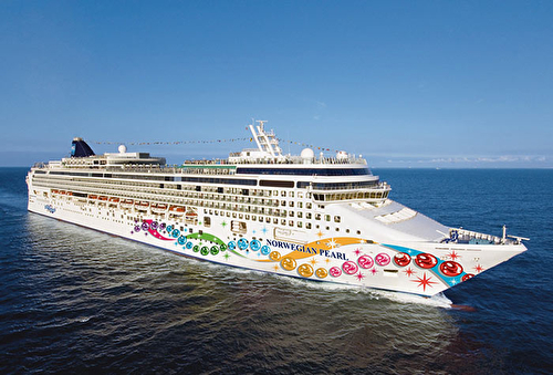 Norwegian Pearl at sea